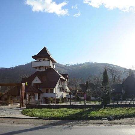 Castelul De Smarald Bed & Breakfast Pangaracior Bagian luar foto