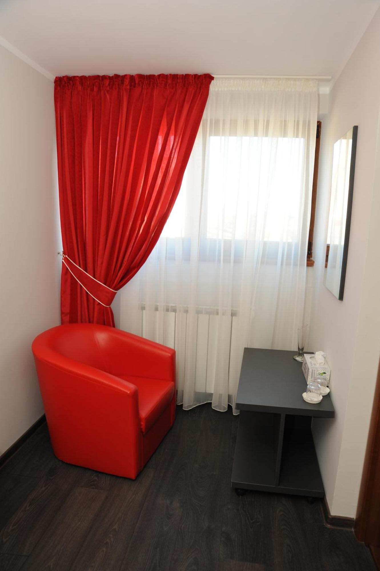 Castelul De Smarald Bed & Breakfast Pangaracior Bagian luar foto